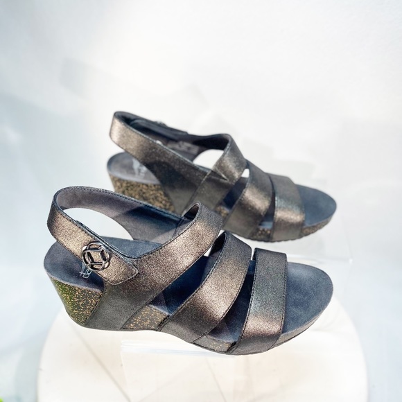 Dansko Stacey Wedge Sandals Graphite Metallic Suede Size 38 EUC - Picture 2 of 13